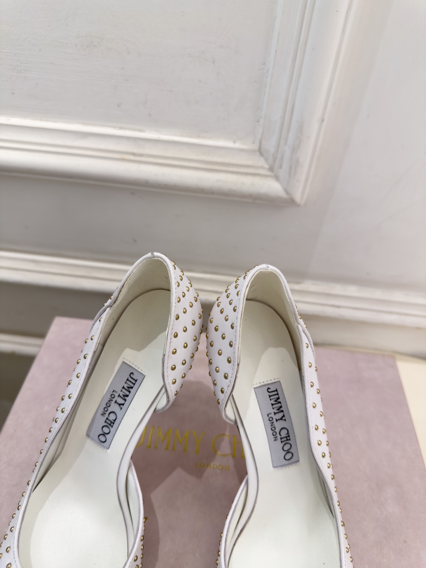 JimmyChoo 吉米周 26𝐬𝐬 ———      ✨ 2026秋冬新品 专柜最新 JC尖头鉚钉内空高跟鞋  BS名