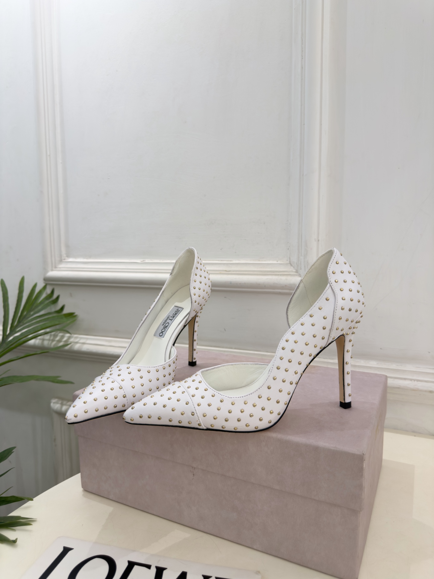 JimmyChoo 吉米周 26𝐬𝐬 ———      ✨ 2026秋冬新品 专柜最新 JC尖头鉚钉内空高跟鞋  BS名