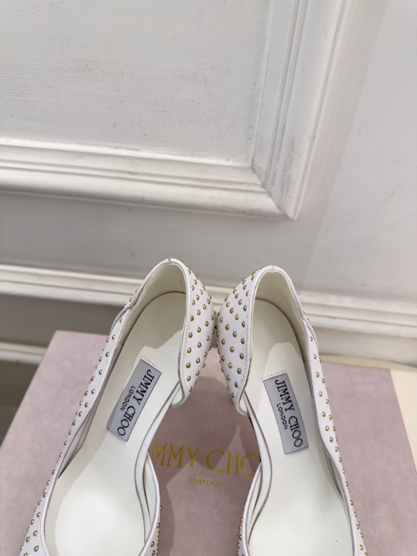 JimmyChoo 吉米周 26𝐬𝐬 ———      ✨ 2026秋冬新品 专柜最新 JC尖头鉚钉内空高跟鞋  BS名