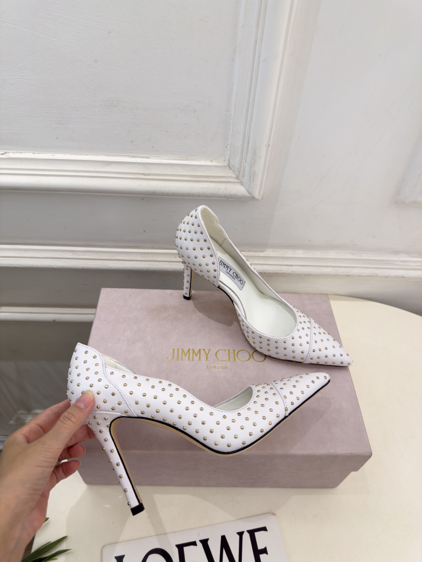 JimmyChoo 吉米周 26𝐬𝐬 ———      ✨ 2026秋冬新品 专柜最新 JC尖头鉚钉内空高跟鞋  BS名