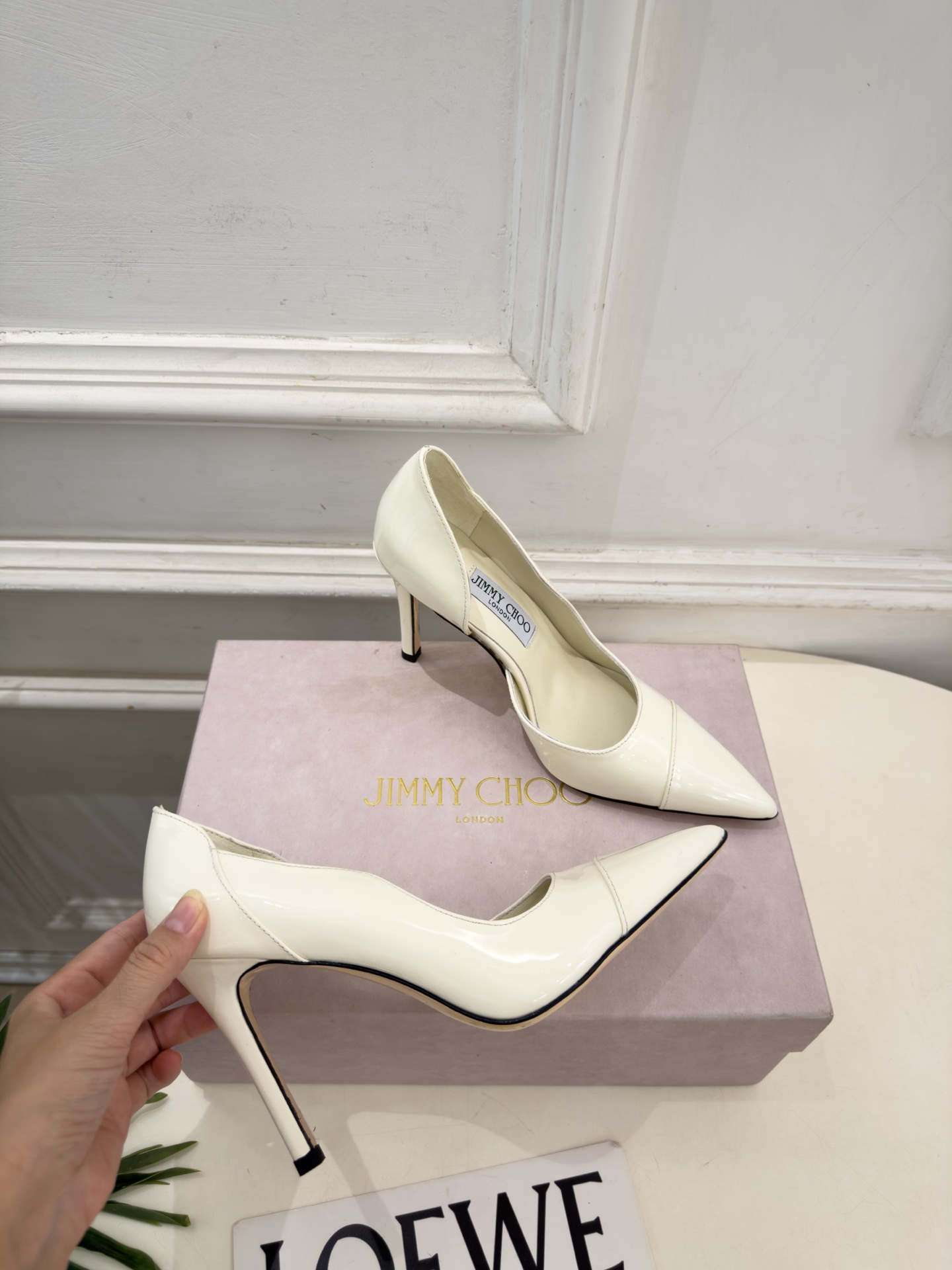 JimmyChoo 吉米周 26𝐬𝐬 ———      ✨ 2026秋冬新品 专柜最新 JC漆皮尖头内空高跟鞋  BS名