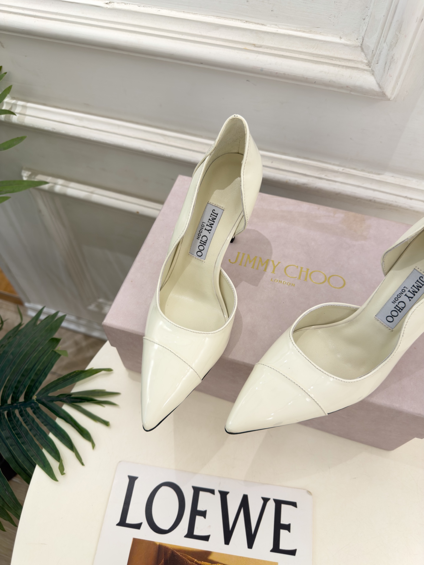 JimmyChoo 吉米周 26𝐬𝐬 ———      ✨ 2026秋冬新品 专柜最新 JC漆皮尖头内空高跟鞋  BS名