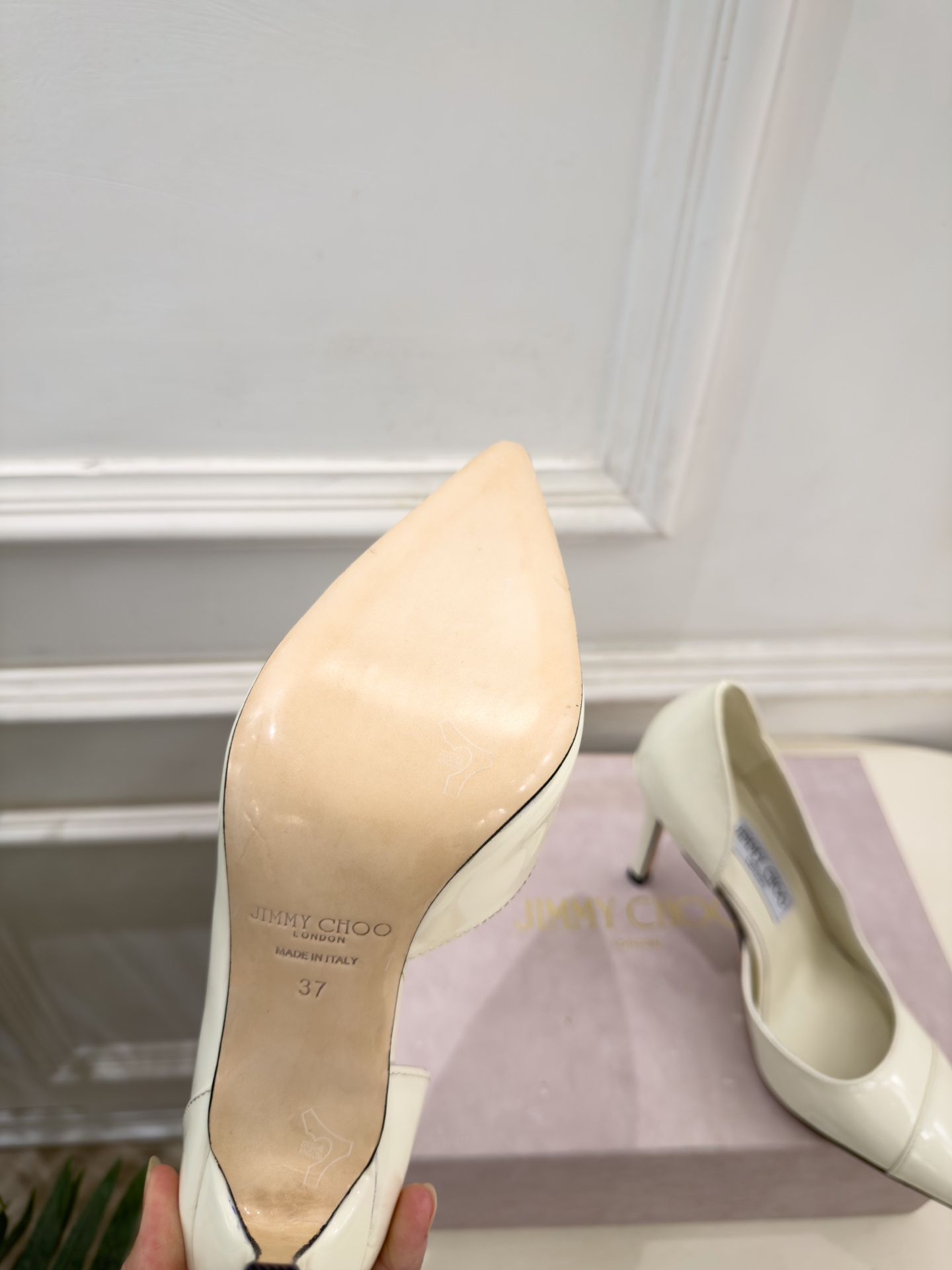 JimmyChoo 吉米周 26𝐬𝐬 ———      ✨ 2026秋冬新品 专柜最新 JC漆皮尖头内空高跟鞋  BS名