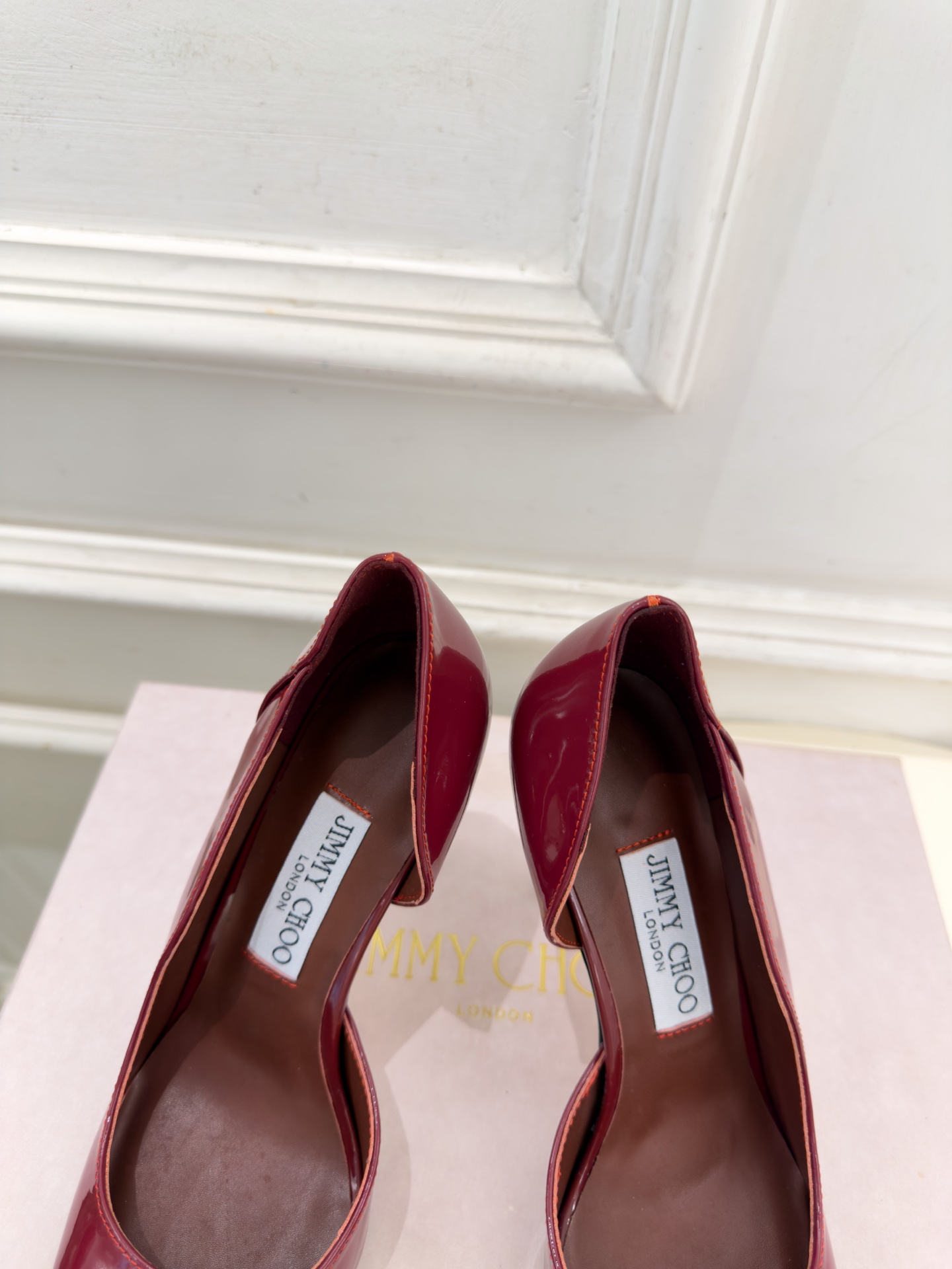 JimmyChoo 吉米周 26𝐬𝐬 ———      ✨ 2026秋冬新品 专柜最新 JC漆皮尖头内空高跟鞋  BS名