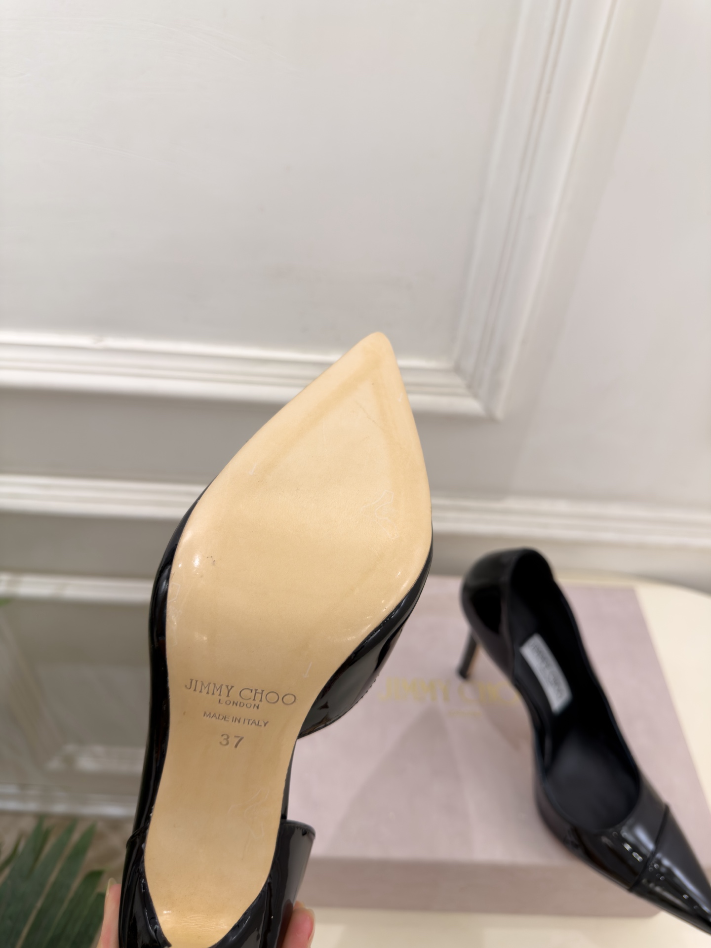 JimmyChoo 吉米周 26𝐬𝐬 ———      ✨ 2026秋冬新品 专柜最新 JC漆皮尖头内空高跟鞋  BS名