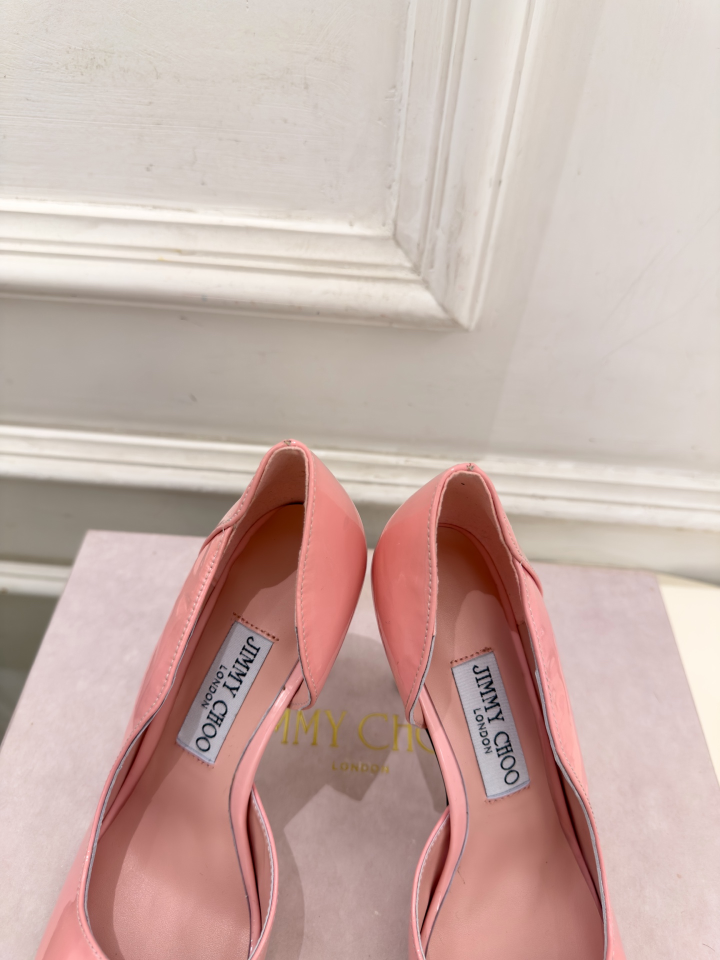 JimmyChoo 吉米周 26𝐬𝐬 ———      ✨ 2026秋冬新品 专柜最新 JC漆皮尖头内空高跟鞋  BS名