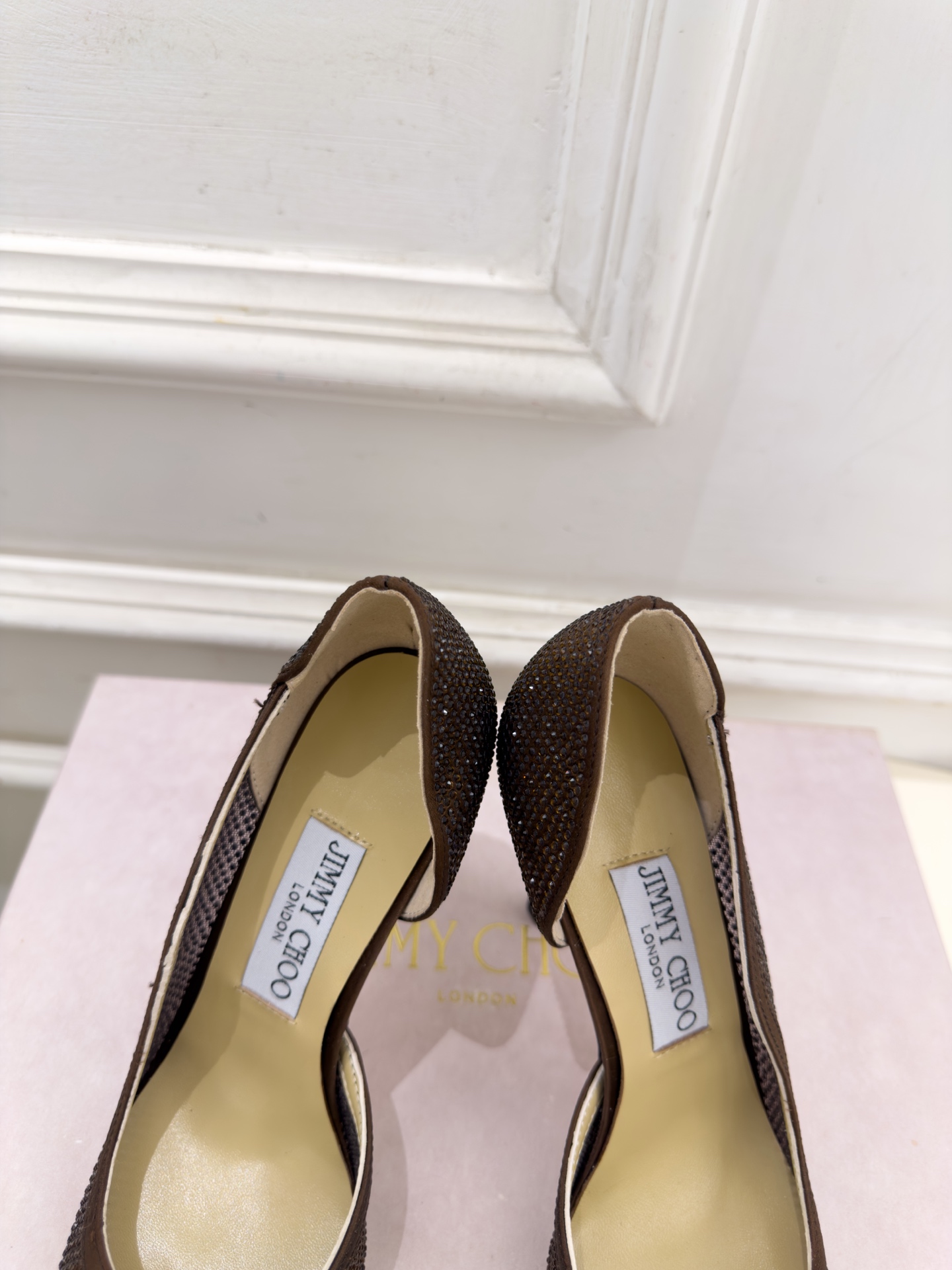 JimmyChoo 吉米周 26𝐬𝐬 ——— ✨ 2026秋冬新品 专柜最新 JC尖头水晶网眼布内空高跟鞋 JimmyChoo 吉米周 26𝐬𝐬 ——— ✨ 2026秋冬新品 专柜最新 JC尖头水晶网眼布内空高跟鞋