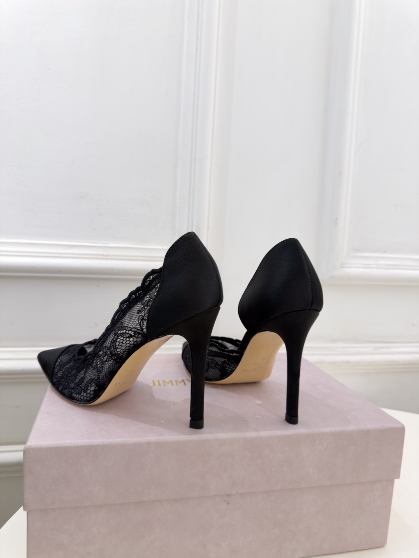JimmyChoo 吉米周 26𝐬𝐬 ——— ✨ 2026秋冬新品 专柜最新JC尖头蕾丝缎面内空高跟鞋 BS JimmyChoo 吉米周 26𝐬𝐬 ——— ✨ 2026秋冬新品 专柜最新JC尖头蕾丝缎面内空高跟鞋 BS