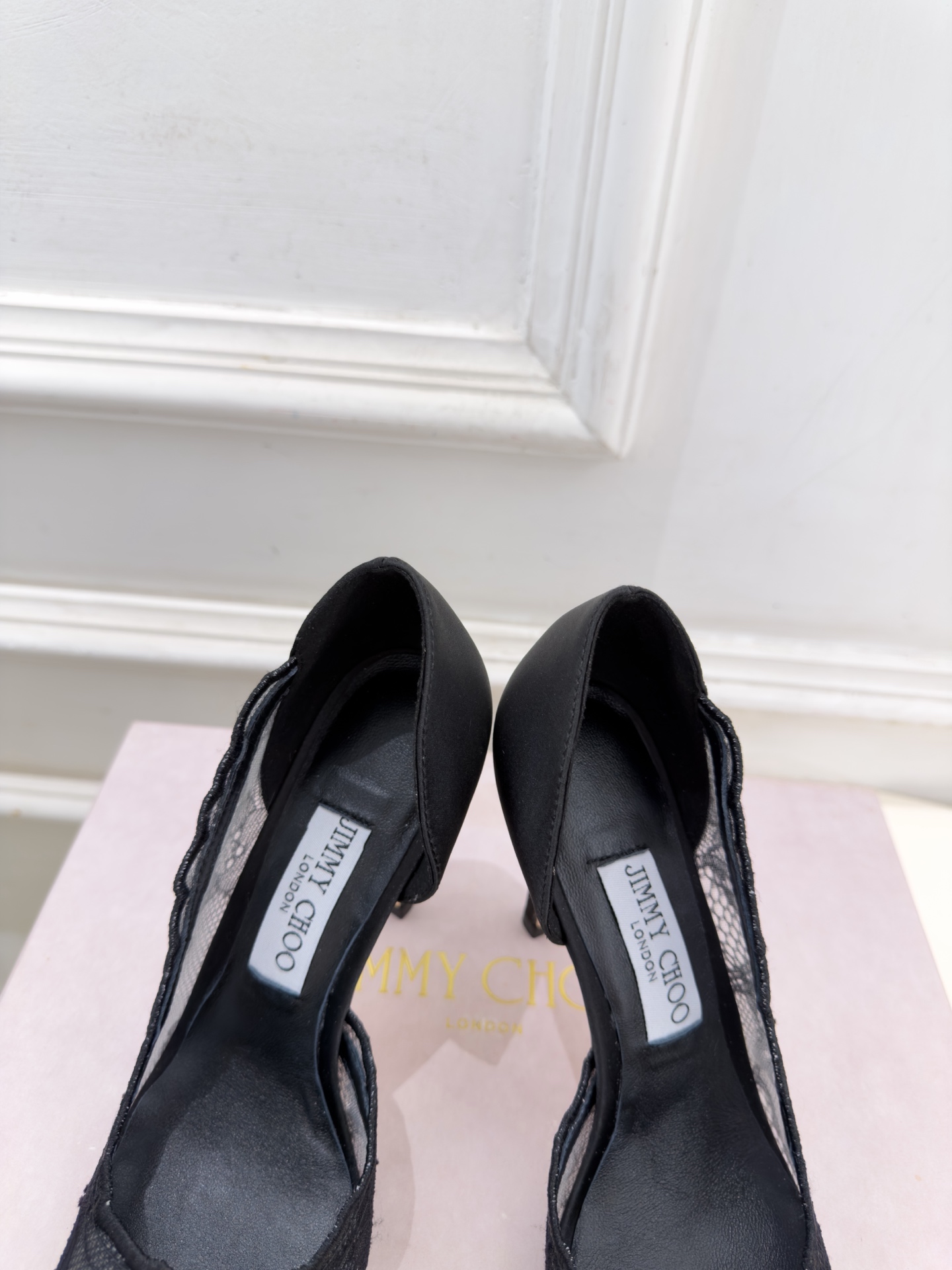JimmyChoo 吉米周 26𝐬𝐬 ——— ✨ 2026秋冬新品 专柜最新JC尖头蕾丝缎面内空高跟鞋 BS JimmyChoo 吉米周 26𝐬𝐬 ——— ✨ 2026秋冬新品 专柜最新JC尖头蕾丝缎面内空高跟鞋 BS