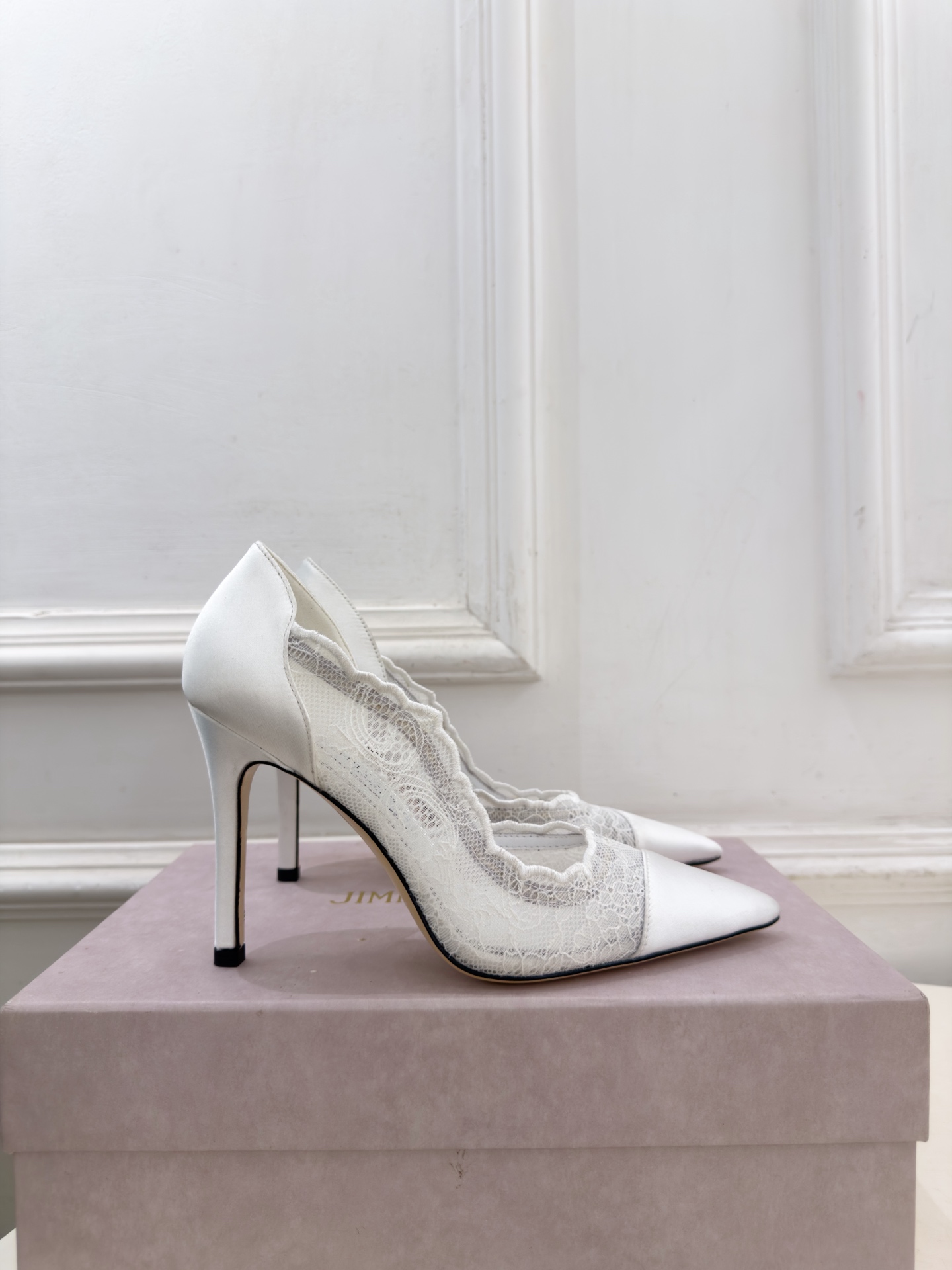 JimmyChoo 吉米周 26𝐬𝐬 ——— ✨ 2026秋冬新品 专柜最新JC尖头蕾丝缎面内空高跟鞋 BS JimmyChoo 吉米周 26𝐬𝐬 ——— ✨ 2026秋冬新品 专柜最新JC尖头蕾丝缎面内空高跟鞋 BS