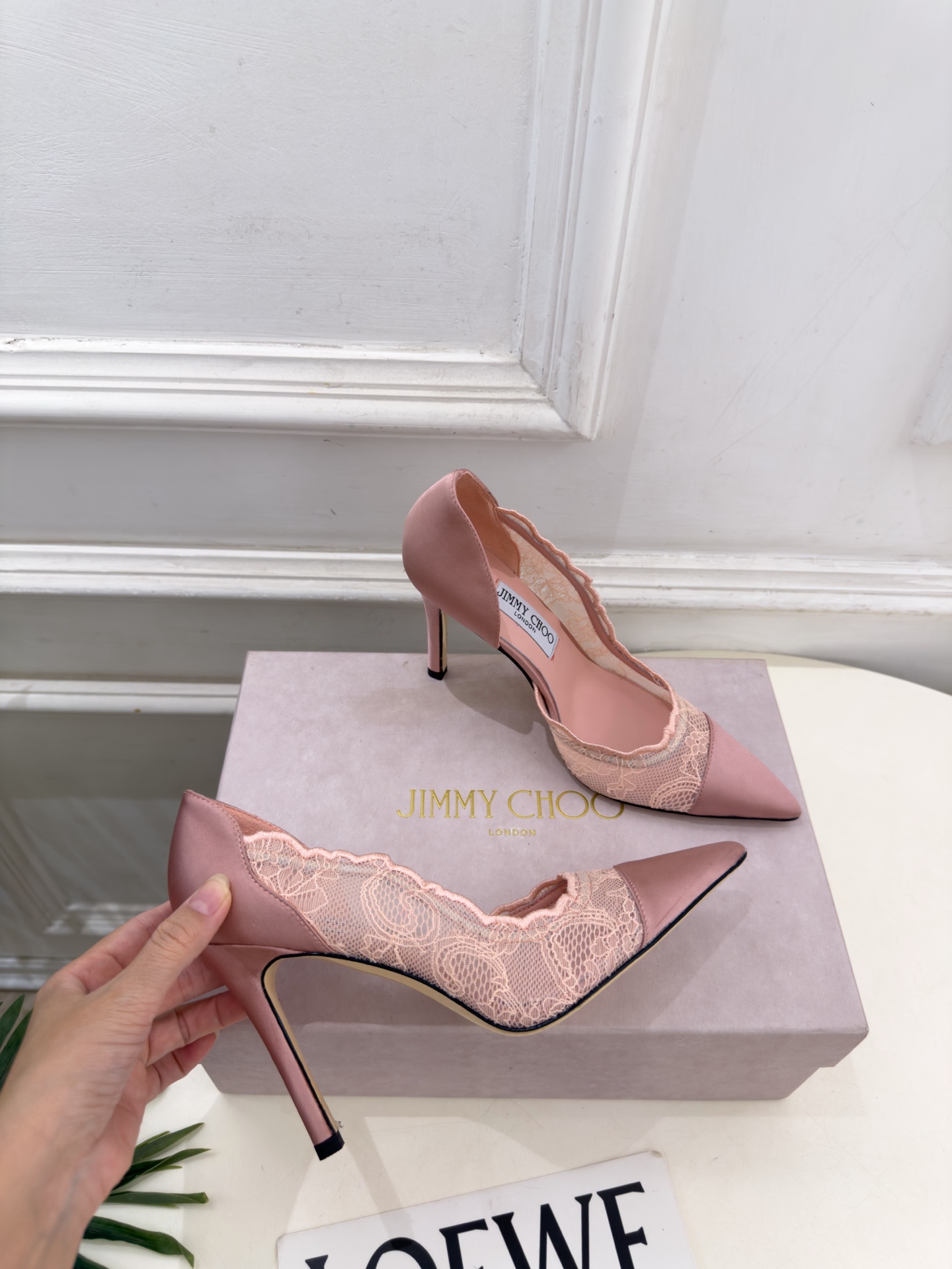 JimmyChoo 吉米周 26𝐬𝐬 ——— ✨ 2026秋冬新品 专柜最新JC尖头蕾丝缎面内空高跟鞋 BS JimmyChoo 吉米周 26𝐬𝐬 ——— ✨ 2026秋冬新品 专柜最新JC尖头蕾丝缎面内空高跟鞋 BS