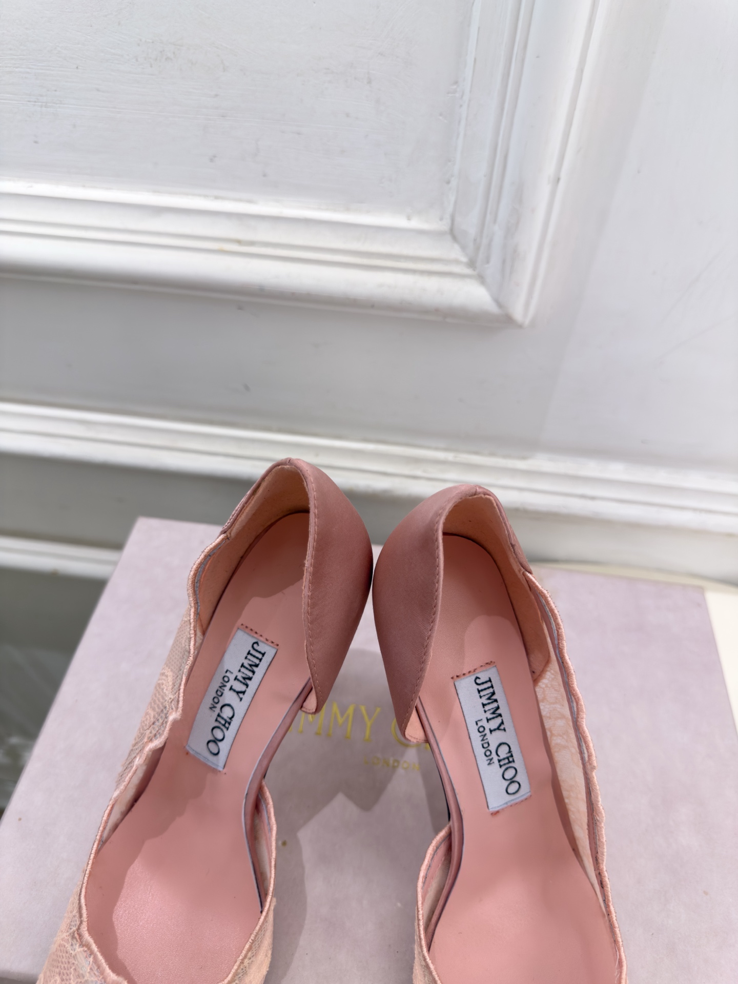 JimmyChoo 吉米周 26𝐬𝐬 ——— ✨ 2026秋冬新品 专柜最新JC尖头蕾丝缎面内空高跟鞋 BS JimmyChoo 吉米周 26𝐬𝐬 ——— ✨ 2026秋冬新品 专柜最新JC尖头蕾丝缎面内空高跟鞋 BS