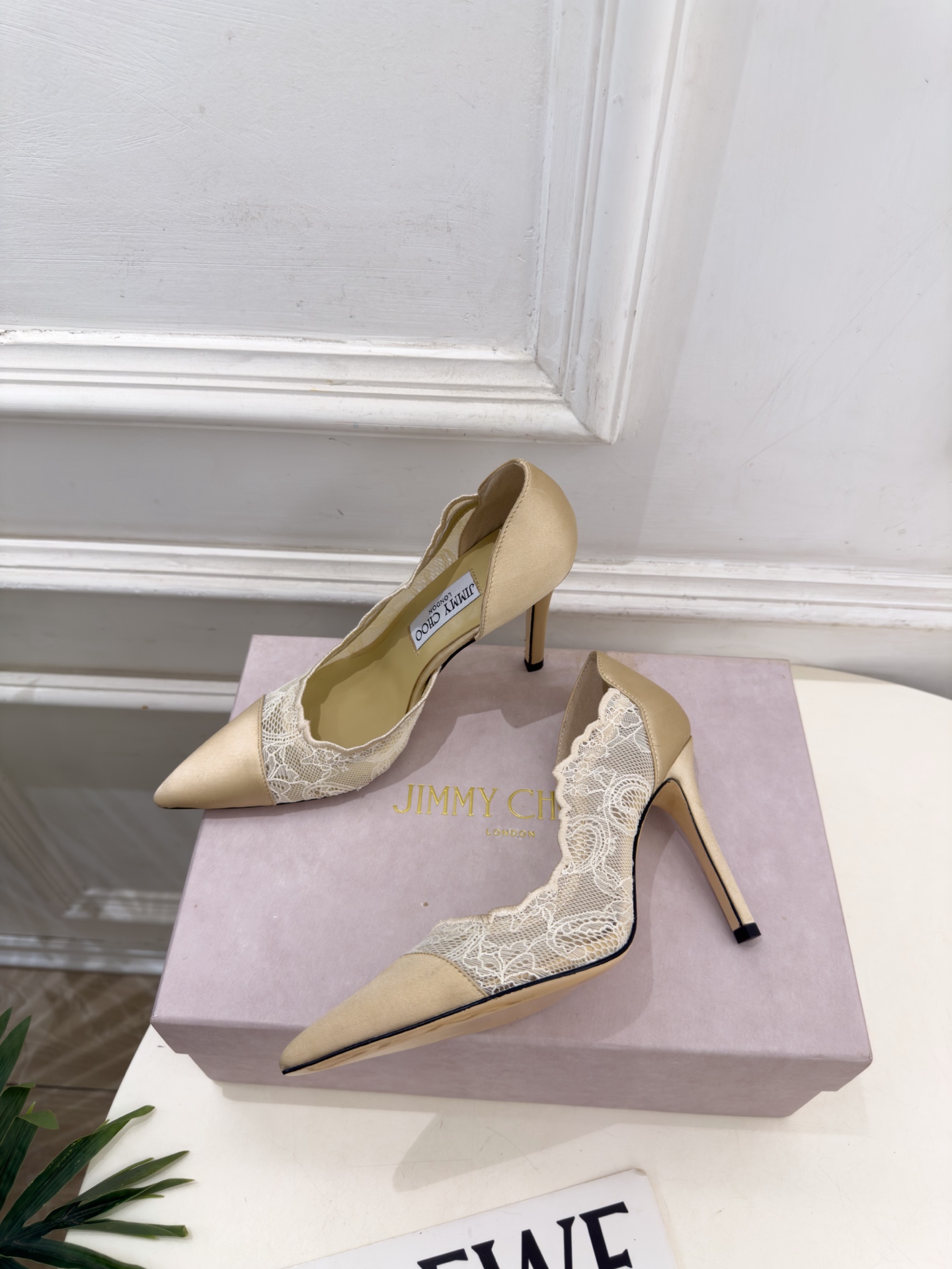 JimmyChoo 吉米周 26𝐬𝐬 ———      ✨ 2026秋冬新品 专柜最新JC尖头蕾丝缎面内空高跟鞋  BS