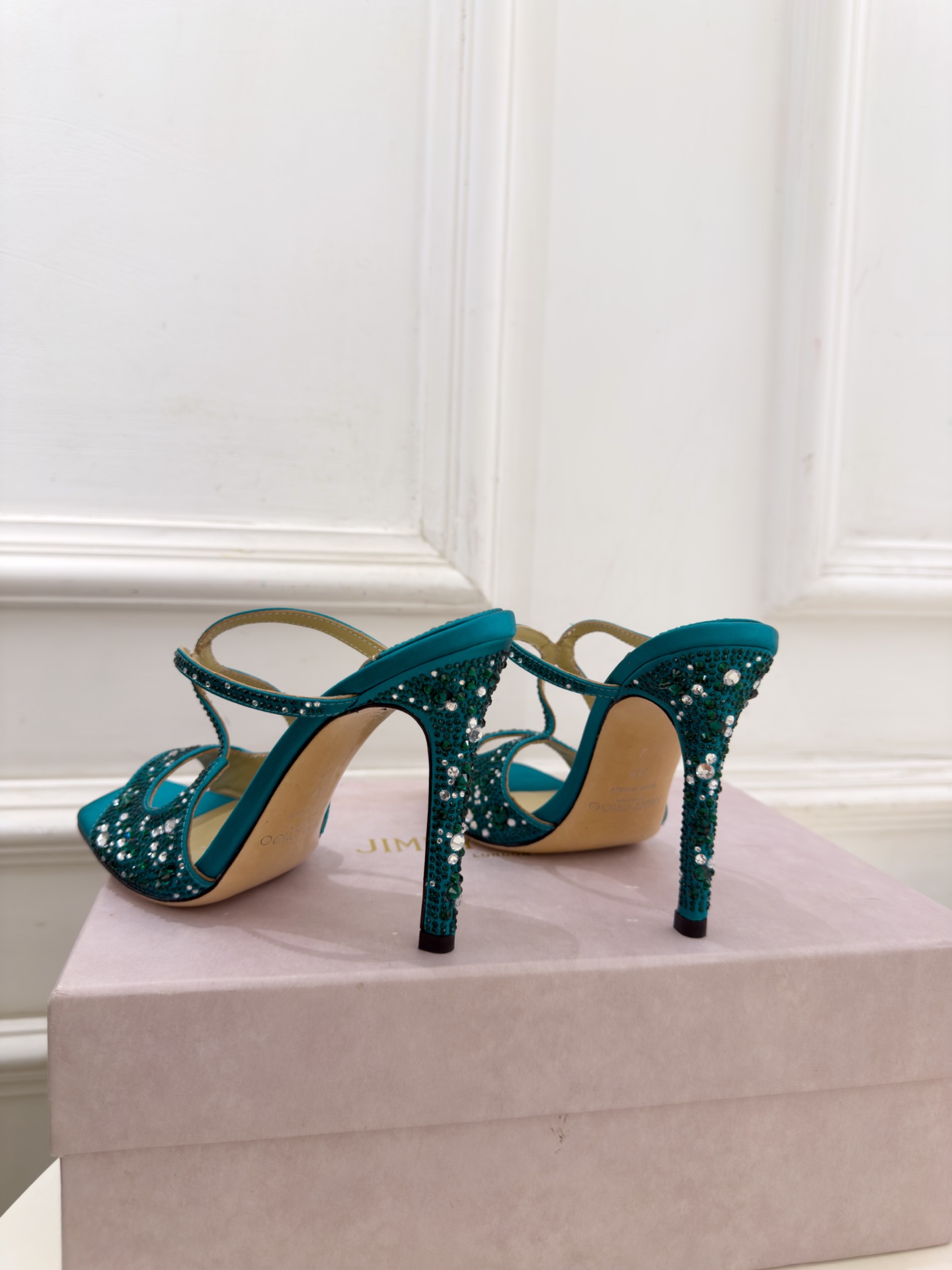 JimmyChoo 吉米周 26𝐬𝐬 ——— ✨ 2026新品 专柜最新JC水钻渐变色鱼嘴高跟拖鞋 BS名媛 JimmyChoo 吉米周 26𝐬𝐬 ——— ✨ 2026新品 专柜最新JC水钻渐变色鱼嘴高跟拖鞋 BS名媛