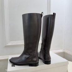 Jil Sander(吉尔·桑达)2026 秋冬新品 JD极简复古内拉链骑士长靴———————— JS作为这两年最受欢迎 Jil Sander(吉尔·桑达)2026 秋冬新品 JD极简复古内拉链骑士长靴———————— JS作为这两年最受欢迎