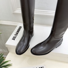 Jil Sander(吉尔·桑达)2026 秋冬新品 JD极简复古内拉链骑士长靴———————— JS作为这两年最受欢迎 Jil Sander(吉尔·桑达)2026 秋冬新品 JD极简复古内拉链骑士长靴———————— JS作为这两年最受欢迎