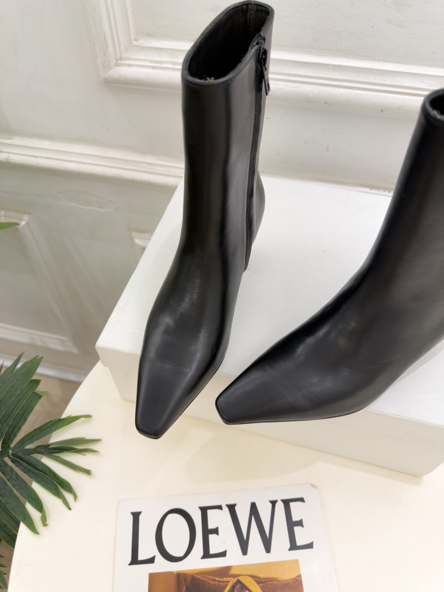 CELINE  | 赛琳  26𝐬𝐬  💛2026秋冬新品 凯旋门小方头粗跟短靴 上新！ 🔜BS 这一季的赛琳真的是开了