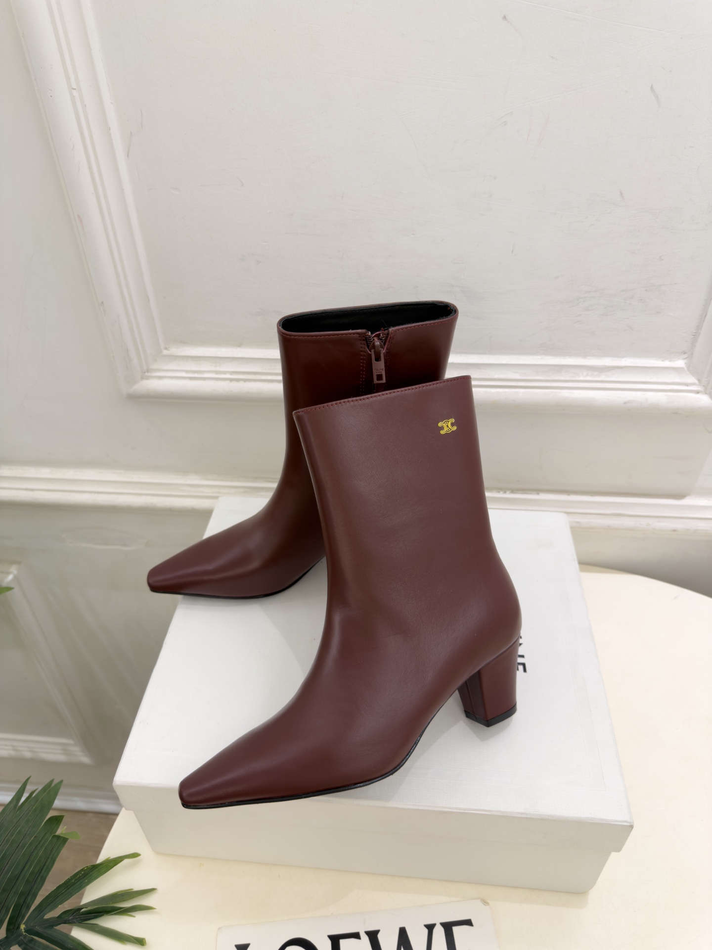 CELINE  | 赛琳  26𝐬𝐬  💛2026秋冬新品 凯旋门小方头粗跟短靴 上新！ 🔜BS 这一季的赛琳真的是开了