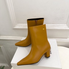 CELINE | 赛琳 26𝐬𝐬 💛2026秋冬新品 凯旋门小方头粗跟短靴 上新! 🔜BS 这一季的赛琳真的是开了 CELINE | 赛琳 26𝐬𝐬 💛2026秋冬新品 凯旋门小方头粗跟短靴 上新! 🔜BS 这一季的赛琳真的是开了