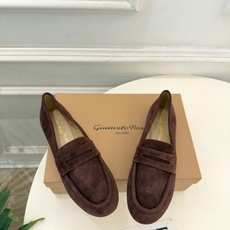 Gianvito Rossi|吉安维托·罗西 26𝐬𝐬 2026秋冬新品 GR极简平底乐福鞋 火爆上新! 这鞋绝对是黑 Gianvito Rossi|吉安维托·罗西 26𝐬𝐬 2026秋冬新品 GR极简平底乐福鞋 火爆上新! 这鞋绝对是黑