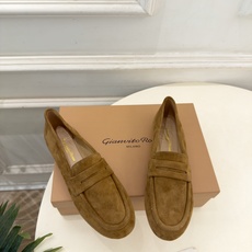 Gianvito Rossi|吉安维托·罗西 26𝐬𝐬 2026秋冬新品 GR极简平底乐福鞋 火爆上新! 这鞋绝对是黑 Gianvito Rossi|吉安维托·罗西 26𝐬𝐬 2026秋冬新品 GR极简平底乐福鞋 火爆上新! 这鞋绝对是黑