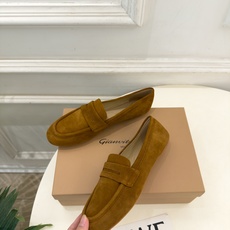 Gianvito Rossi|吉安维托·罗西 26𝐬𝐬 2026秋冬新品 GR雕花玛丽珍芭蕾舞鞋 火爆上新! 这鞋绝对 Gianvito Rossi|吉安维托·罗西 26𝐬𝐬 2026秋冬新品 GR雕花玛丽珍芭蕾舞鞋 火爆上新! 这鞋绝对