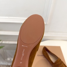 Gianvito Rossi|吉安维托·罗西 26𝐬𝐬 2026秋冬新品 GR雕花玛丽珍芭蕾舞鞋 火爆上新! 这鞋绝对 Gianvito Rossi|吉安维托·罗西 26𝐬𝐬 2026秋冬新品 GR雕花玛丽珍芭蕾舞鞋 火爆上新! 这鞋绝对