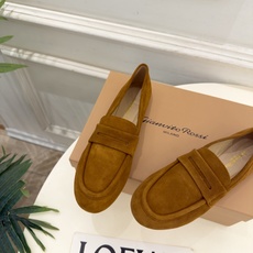 Gianvito Rossi|吉安维托·罗西 26𝐬𝐬 2026秋冬新品 GR雕花玛丽珍芭蕾舞鞋 火爆上新! 这鞋绝对 Gianvito Rossi|吉安维托·罗西 26𝐬𝐬 2026秋冬新品 GR雕花玛丽珍芭蕾舞鞋 火爆上新! 这鞋绝对