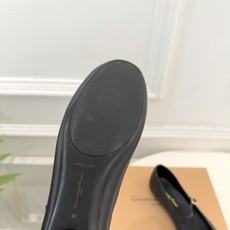 Gianvito Rossi|吉安维托·罗西 26𝐬𝐬 2026秋冬新品 GR雕花玛丽珍芭蕾舞鞋 火爆上新! 这鞋绝对 Gianvito Rossi|吉安维托·罗西 26𝐬𝐬 2026秋冬新品 GR雕花玛丽珍芭蕾舞鞋 火爆上新! 这鞋绝对
