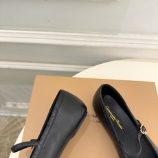 Gianvito Rossi|吉安维托·罗西 26𝐬𝐬 2026秋冬新品 GR雕花玛丽珍芭蕾舞鞋 火爆上新! 这鞋绝对 Gianvito Rossi|吉安维托·罗西 26𝐬𝐬 2026秋冬新品 GR雕花玛丽珍芭蕾舞鞋 火爆上新! 这鞋绝对