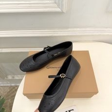 Gianvito Rossi|吉安维托·罗西 26𝐬𝐬 2026秋冬新品 GR雕花玛丽珍芭蕾舞鞋 火爆上新! 这鞋绝对 Gianvito Rossi|吉安维托·罗西 26𝐬𝐬 2026秋冬新品 GR雕花玛丽珍芭蕾舞鞋 火爆上新! 这鞋绝对