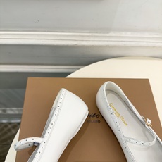 Gianvito Rossi|吉安维托·罗西 26𝐬𝐬 2026秋冬新品 GR雕花玛丽珍芭蕾舞鞋 火爆上新! 这鞋绝对 Gianvito Rossi|吉安维托·罗西 26𝐬𝐬 2026秋冬新品 GR雕花玛丽珍芭蕾舞鞋 火爆上新! 这鞋绝对