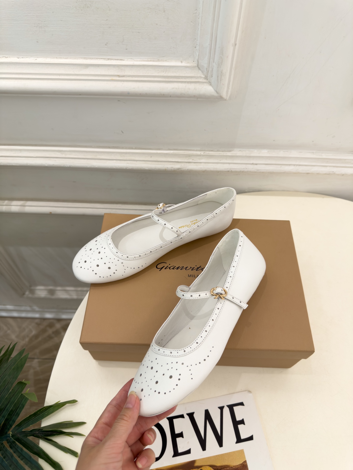 Gianvito Rossi|吉安维托·罗西 26𝐬𝐬 2026秋冬新品 GR雕花玛丽珍芭蕾舞鞋 火爆上新! 这鞋绝对 Gianvito Rossi|吉安维托·罗西 26𝐬𝐬 2026秋冬新品 GR雕花玛丽珍芭蕾舞鞋 火爆上新! 这鞋绝对