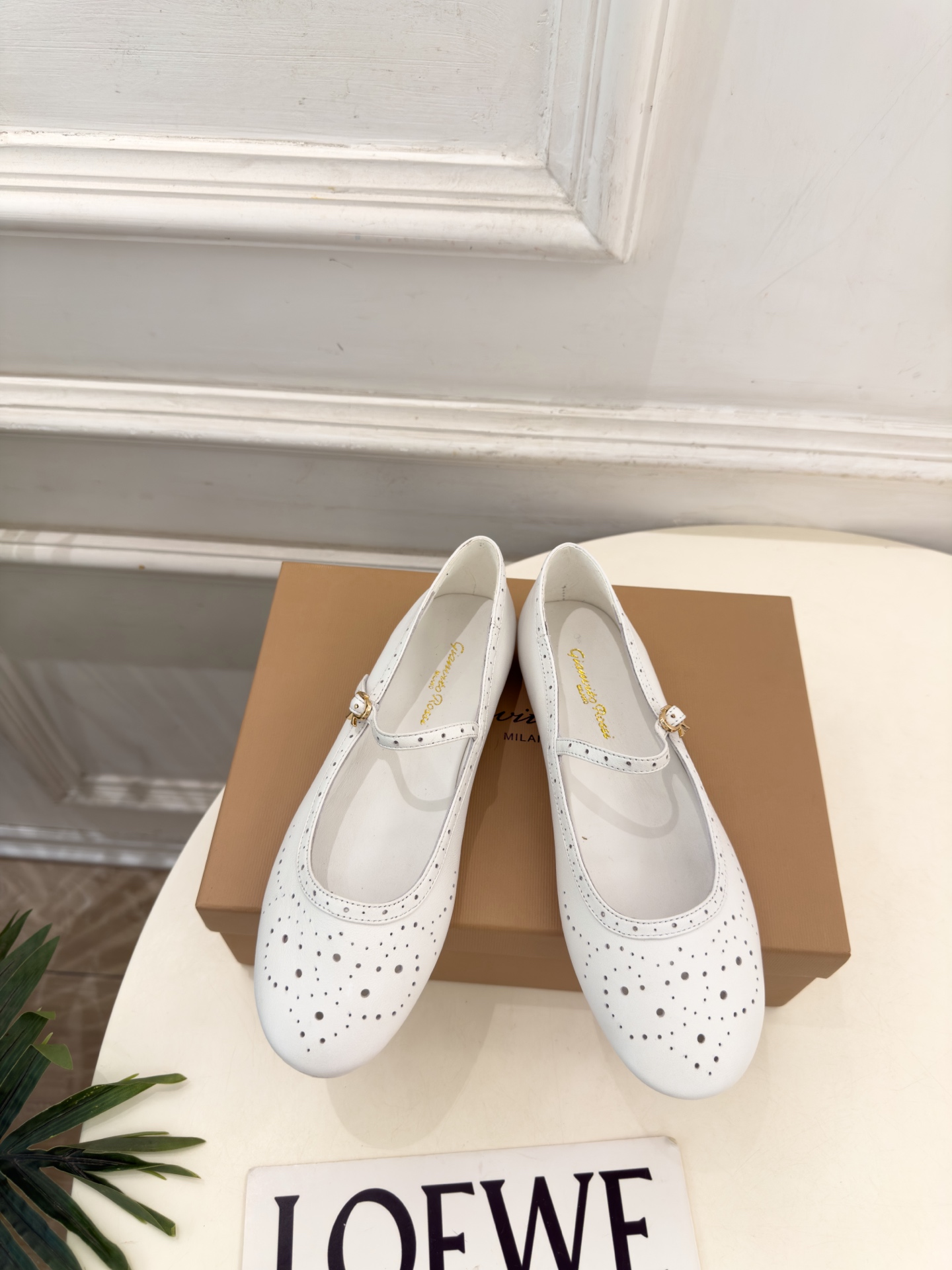 Gianvito Rossi|吉安维托·罗西 26𝐬𝐬 2026秋冬新品 GR雕花玛丽珍芭蕾舞鞋 火爆上新! 这鞋绝对 Gianvito Rossi|吉安维托·罗西 26𝐬𝐬 2026秋冬新品 GR雕花玛丽珍芭蕾舞鞋 火爆上新! 这鞋绝对