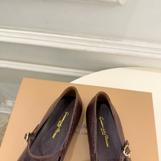 Gianvito Rossi|吉安维托·罗西 26𝐬𝐬 2026秋冬新品 GR雕花玛丽珍芭蕾舞鞋 火爆上新! 这鞋绝对 Gianvito Rossi|吉安维托·罗西 26𝐬𝐬 2026秋冬新品 GR雕花玛丽珍芭蕾舞鞋 火爆上新! 这鞋绝对