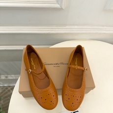 Gianvito Rossi|吉安维托·罗西 26𝐬𝐬 2026秋冬新品 GR雕花玛丽珍芭蕾舞鞋 火爆上新! 这鞋绝对 Gianvito Rossi|吉安维托·罗西 26𝐬𝐬 2026秋冬新品 GR雕花玛丽珍芭蕾舞鞋 火爆上新! 这鞋绝对