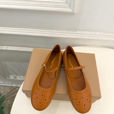 Gianvito Rossi|吉安维托·罗西 26𝐬𝐬 2026秋冬新品 GR雕花玛丽珍芭蕾舞鞋 火爆上新! 这鞋绝对 Gianvito Rossi|吉安维托·罗西 26𝐬𝐬 2026秋冬新品 GR雕花玛丽珍芭蕾舞鞋 火爆上新! 这鞋绝对