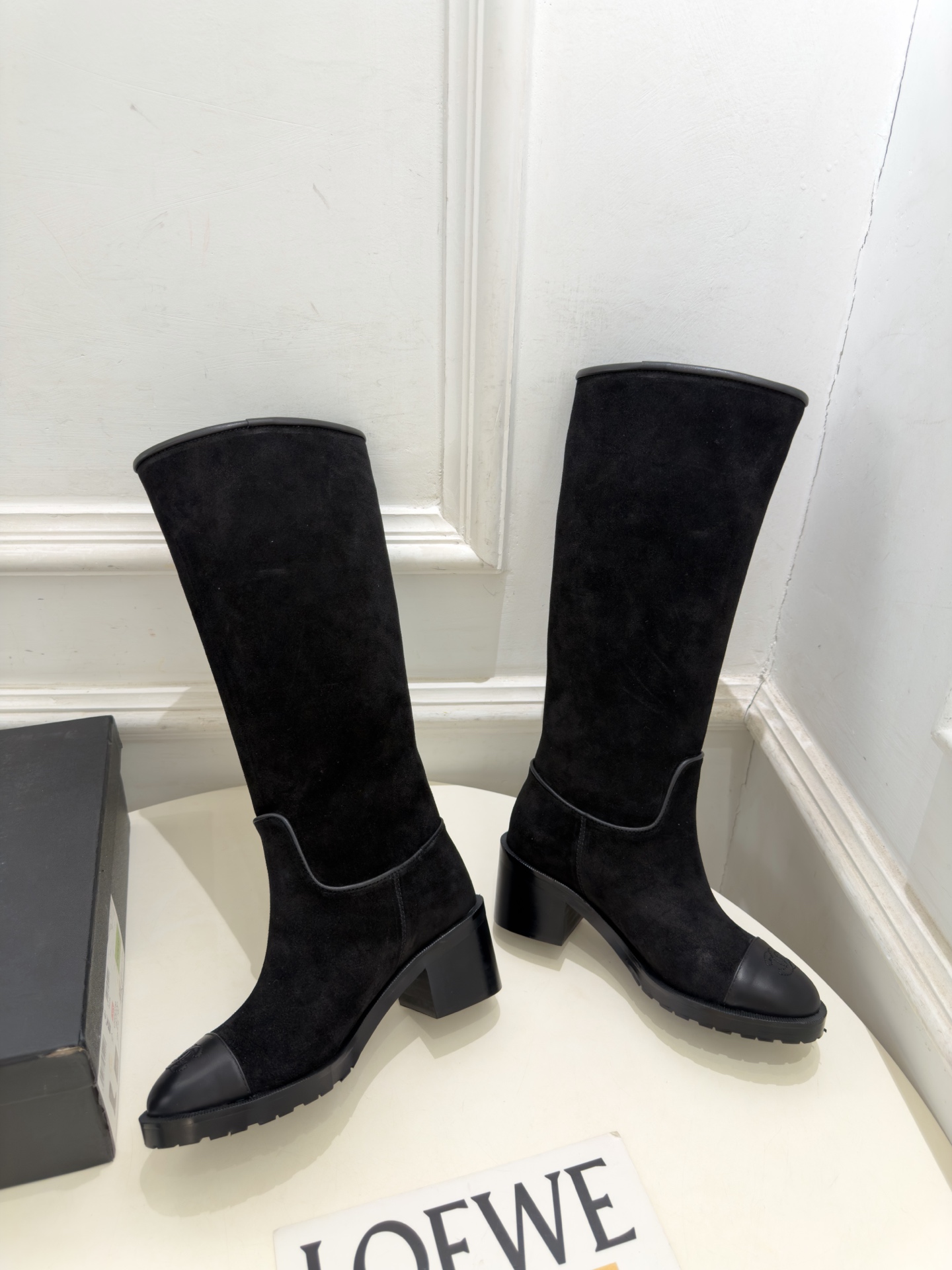 𝐂𝐇𝐀𝐍𝐄𝐋 | 小香 26𝐬𝐬  🦋2026 秋冬新品 专柜经典走秀款 小香双C拼色马毛粗跟短靴 长靴 系列上新〰 🍬