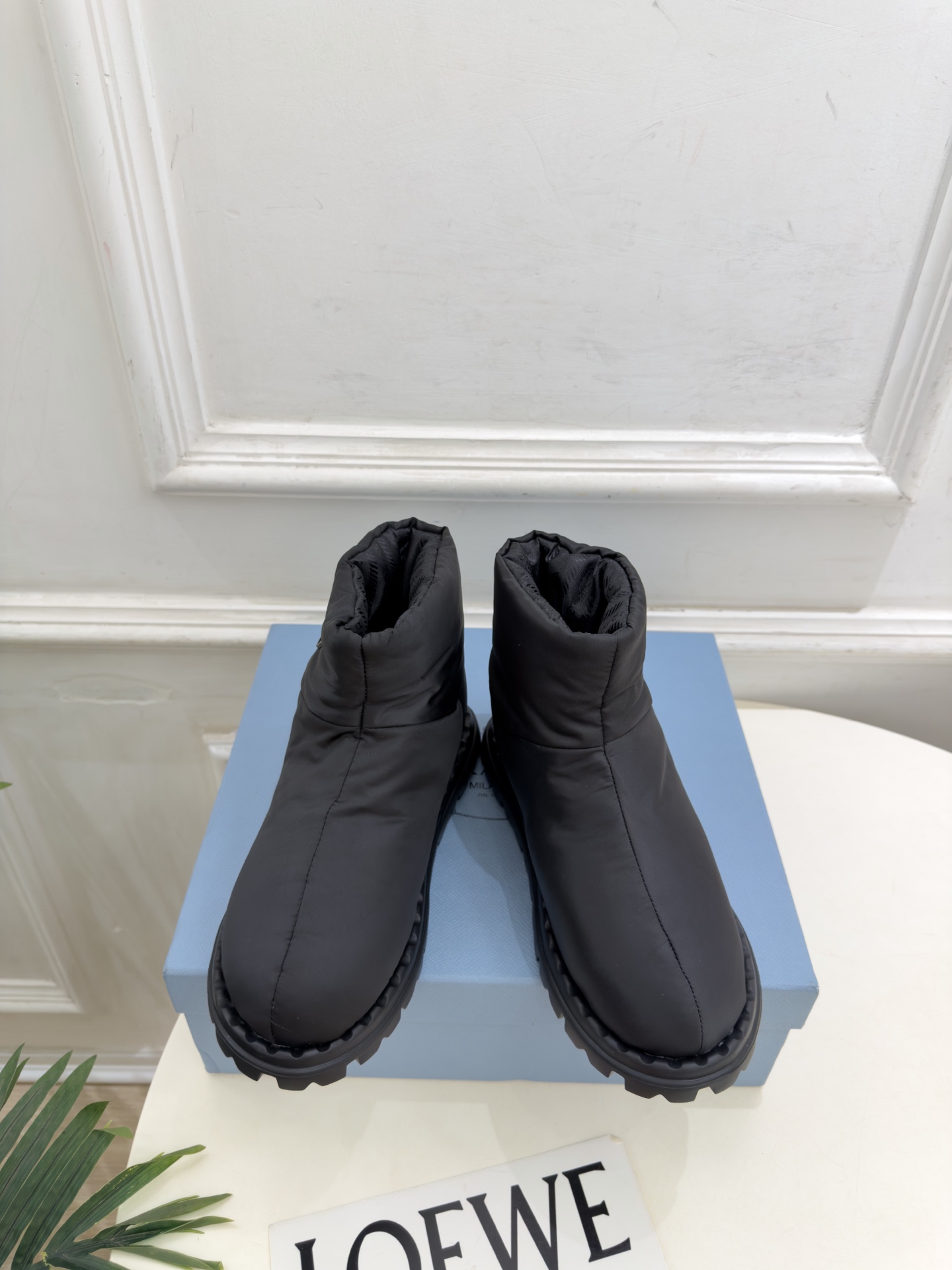 PRADA  |  普拉达 26𝐬𝐬  ⭐️今日推荐 2026秋冬新品  经典三角标情侣款羽绒雪地靴 ✔️ ❥ 首席设计