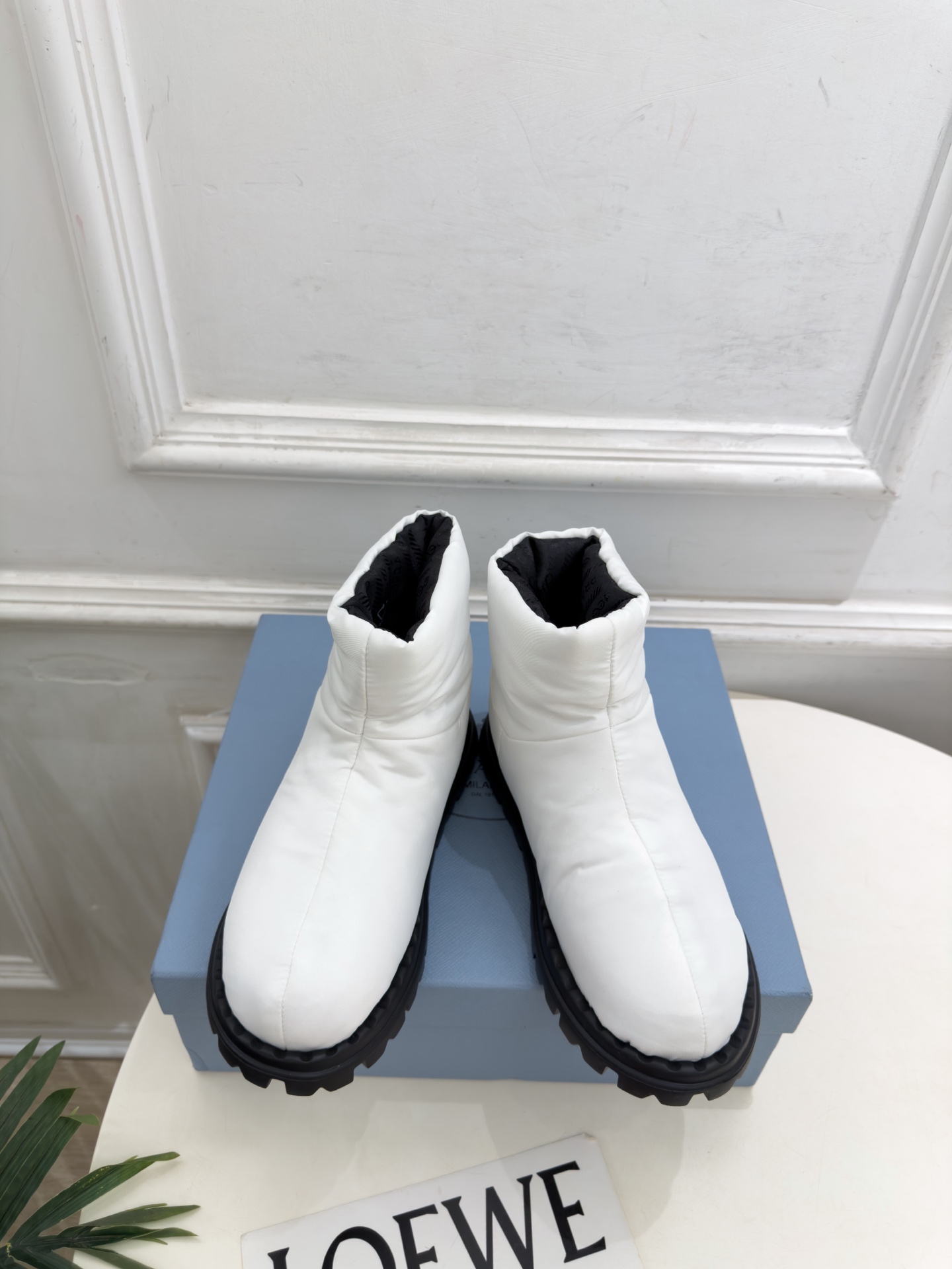PRADA  |  普拉达 26𝐬𝐬  ⭐️今日推荐 2026秋冬新品  经典三角标情侣款羽绒雪地靴 ✔️ ❥ 首席设计