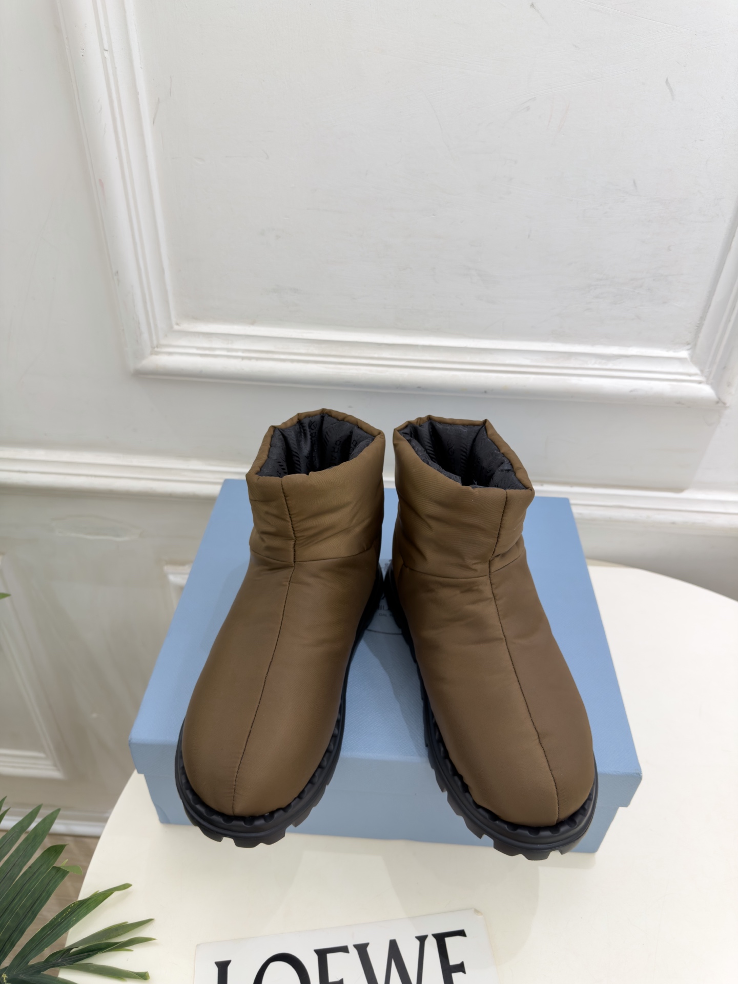 PRADA  |  普拉达 26𝐬𝐬  ⭐️今日推荐 2026秋冬新品  经典三角标情侣款羽绒雪地靴 ✔️ ❥ 首席设计