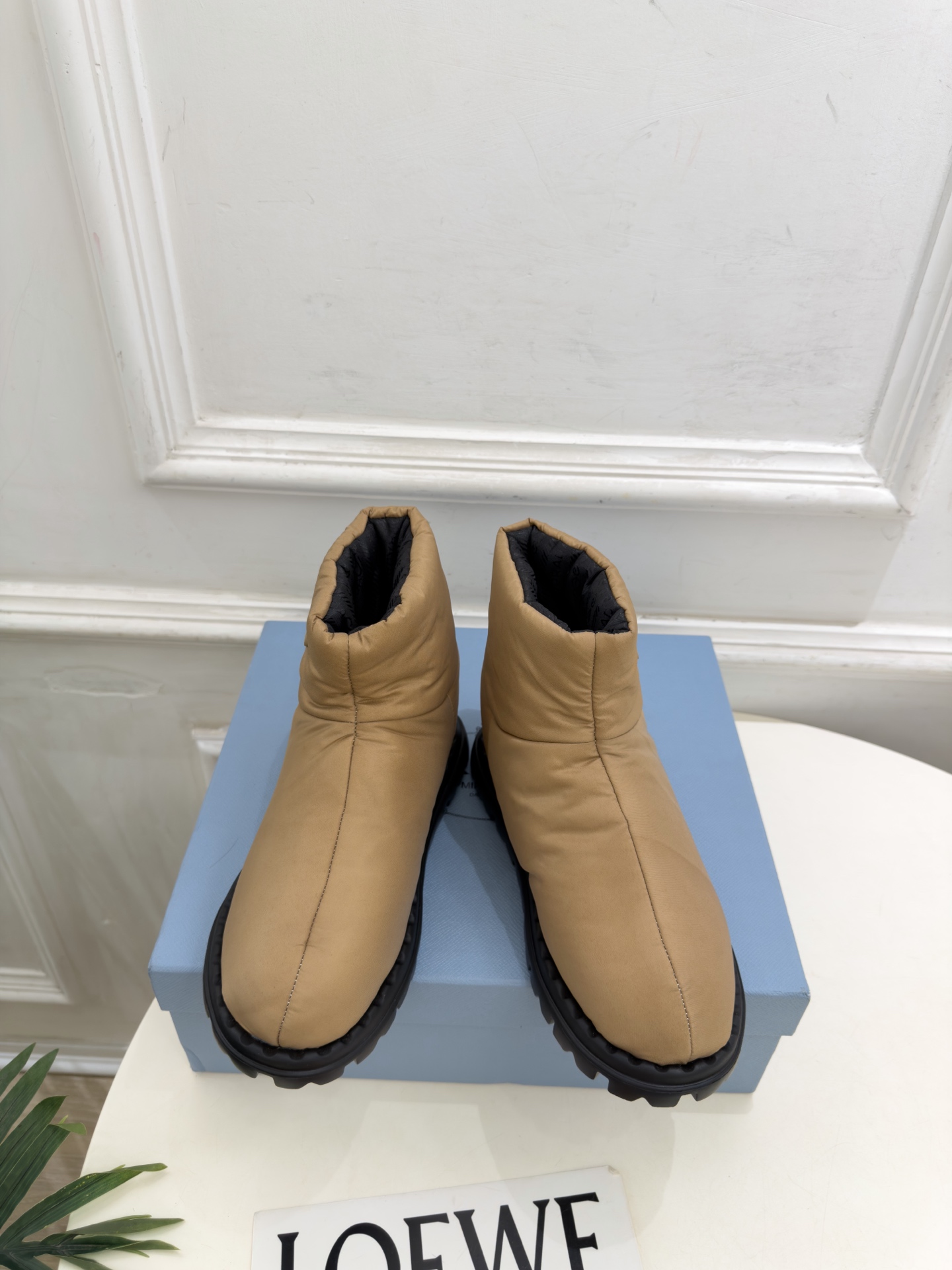 PRADA  |  普拉达 26𝐬𝐬  ⭐️今日推荐 2026秋冬新品  经典三角标情侣款羽绒雪地靴 ✔️ ❥ 首席设计