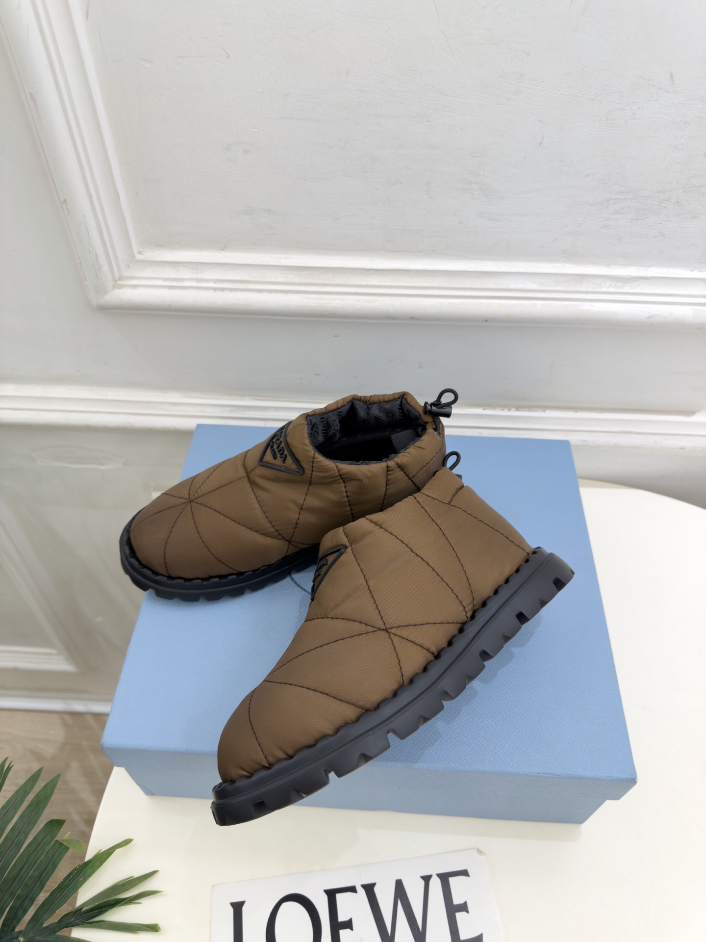 PRADA  |  普拉达 26𝐬𝐬  ⭐️今日推荐 2026秋冬新品  经典三角标情侣款羽绒雪地靴 短靴✔️ ❥ 首席