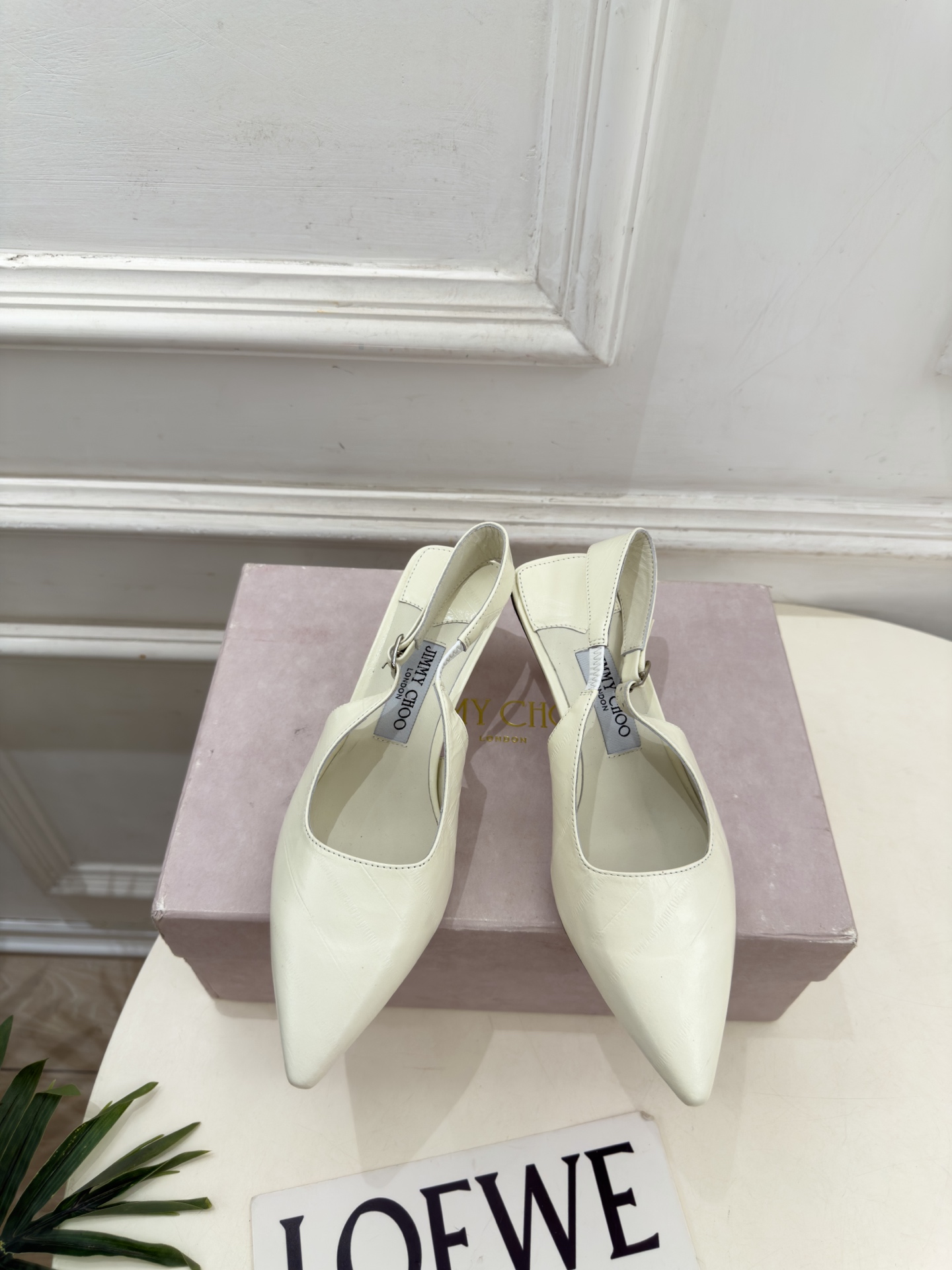 JimmyChoo 吉米周 26𝐬𝐬 ———      ✨ 2026秋冬新品 专柜最新JC尖头猫跟后空凉鞋 BS名媛气质