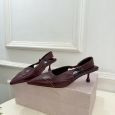 JimmyChoo 吉米周 26𝐬𝐬 ——— ✨ 2026秋冬新品 专柜最新JC尖头雕花后空猫跟凉鞋 BS名 JimmyChoo 吉米周 26𝐬𝐬 ——— ✨ 2026秋冬新品 专柜最新JC尖头雕花后空猫跟凉鞋 BS名