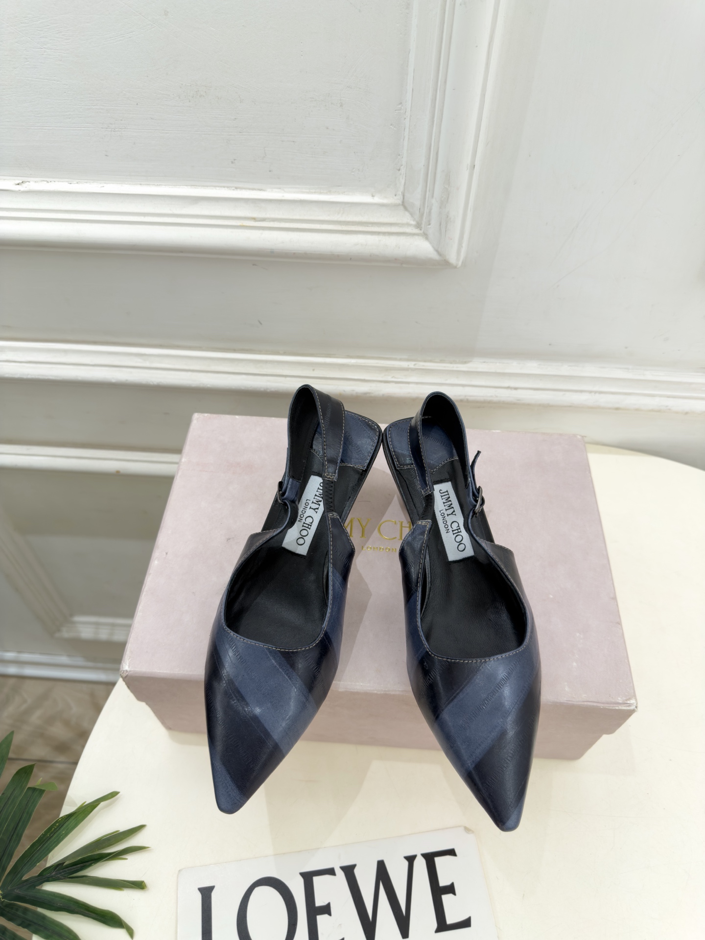 JimmyChoo 吉米周 26𝐬𝐬 ———      ✨ 2026秋冬新品 专柜最新JC尖头猫跟后空凉鞋 BS名媛气质