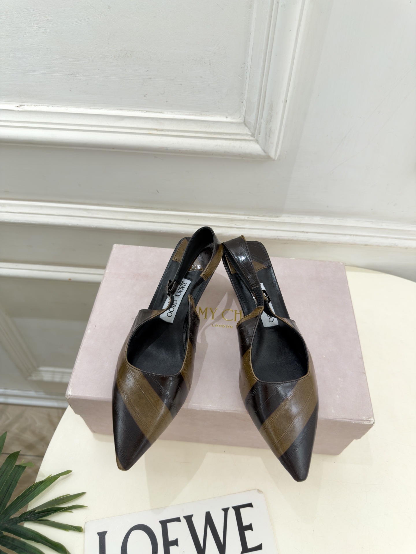 JimmyChoo 吉米周 26𝐬𝐬 ———      ✨ 2026秋冬新品 专柜最新JC尖头猫跟后空凉鞋 BS名媛气质