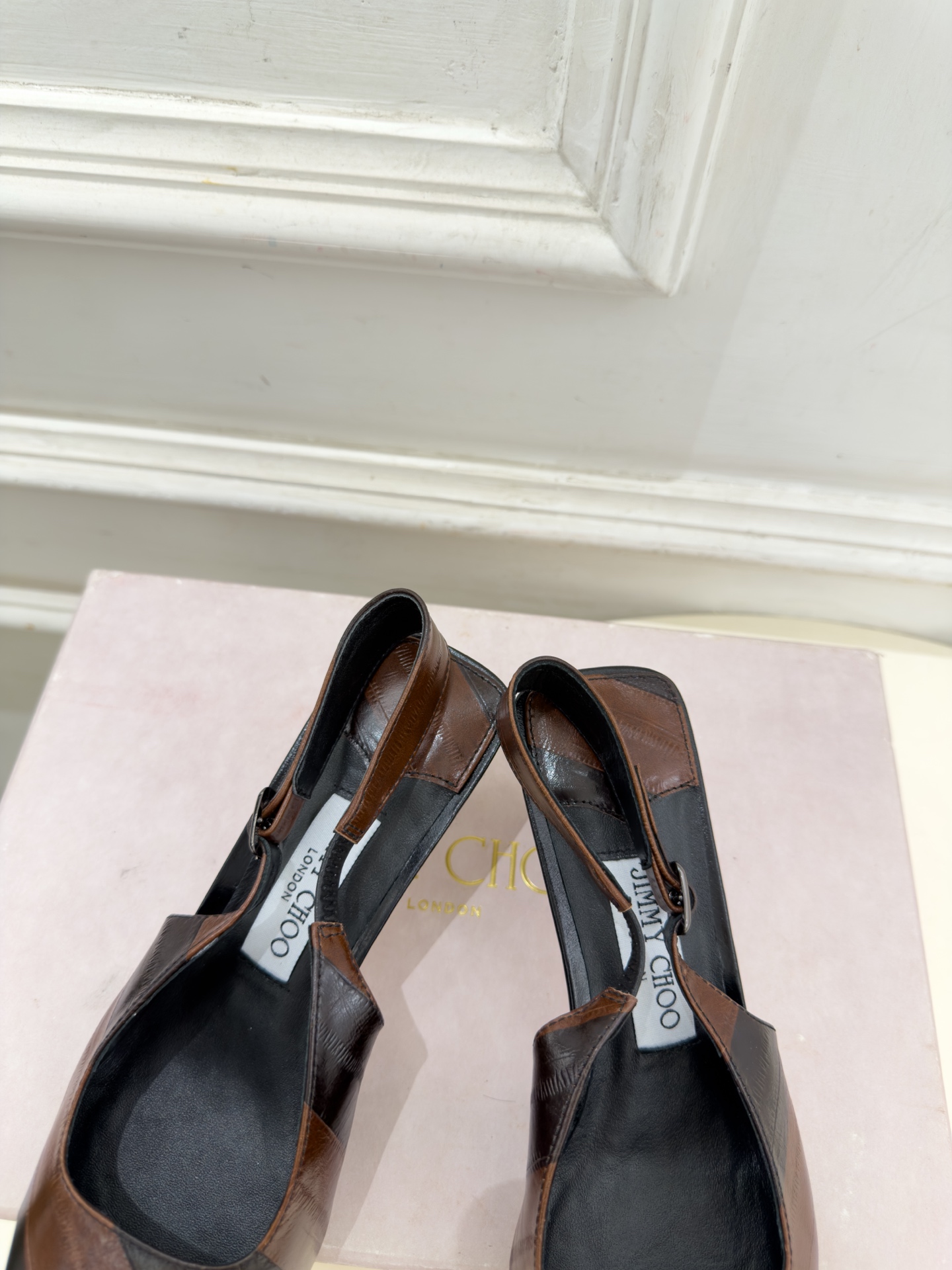 JimmyChoo 吉米周 26𝐬𝐬 ——— ✨ 2026秋冬新品 专柜最新JC尖头猫跟后空凉鞋 BS名媛气质 JimmyChoo 吉米周 26𝐬𝐬 ——— ✨ 2026秋冬新品 专柜最新JC尖头猫跟后空凉鞋 BS名媛气质