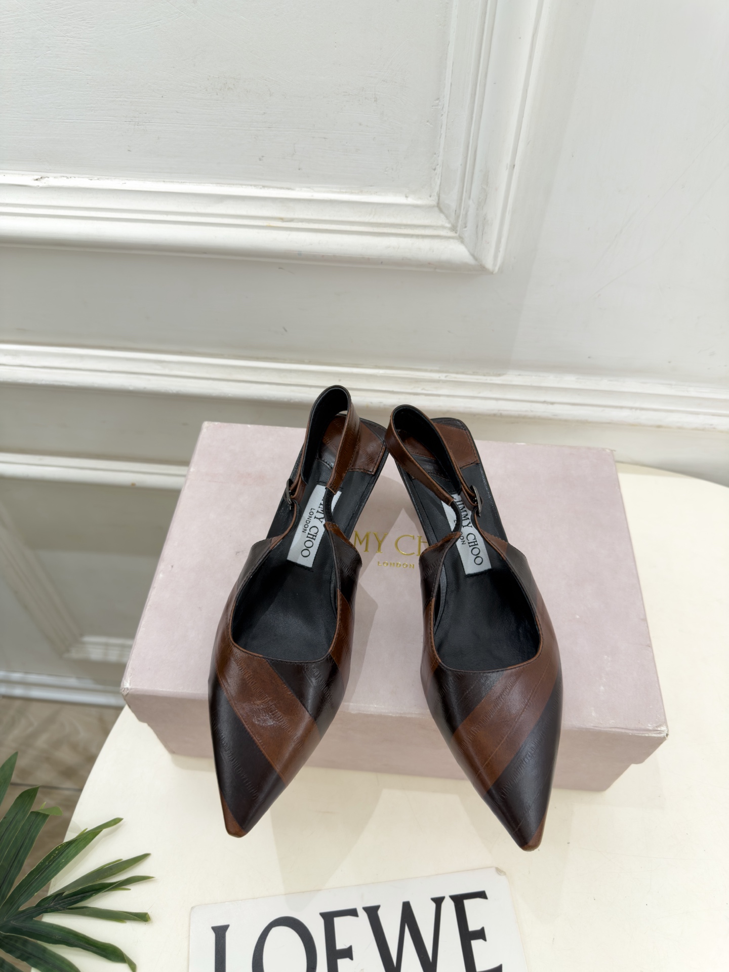 JimmyChoo 吉米周 26𝐬𝐬 ———      ✨ 2026秋冬新品 专柜最新JC尖头猫跟后空凉鞋 BS名媛气质