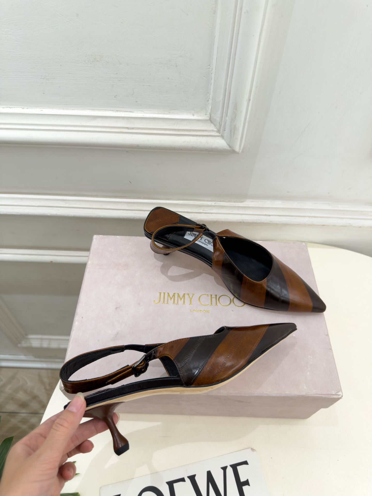 JimmyChoo 吉米周 26𝐬𝐬 ——— ✨ 2026秋冬新品 专柜最新JC尖头猫跟后空凉鞋 BS名媛气质 JimmyChoo 吉米周 26𝐬𝐬 ——— ✨ 2026秋冬新品 专柜最新JC尖头猫跟后空凉鞋 BS名媛气质